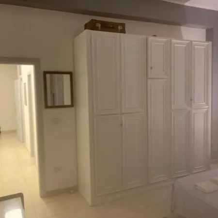 Center Eighty-five Apartment *