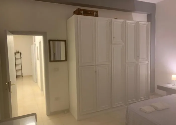 Center Eighty-five Apartment *